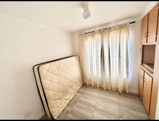 5 BEDROOM HOUSE FOR SALE IN FLORA PARK
